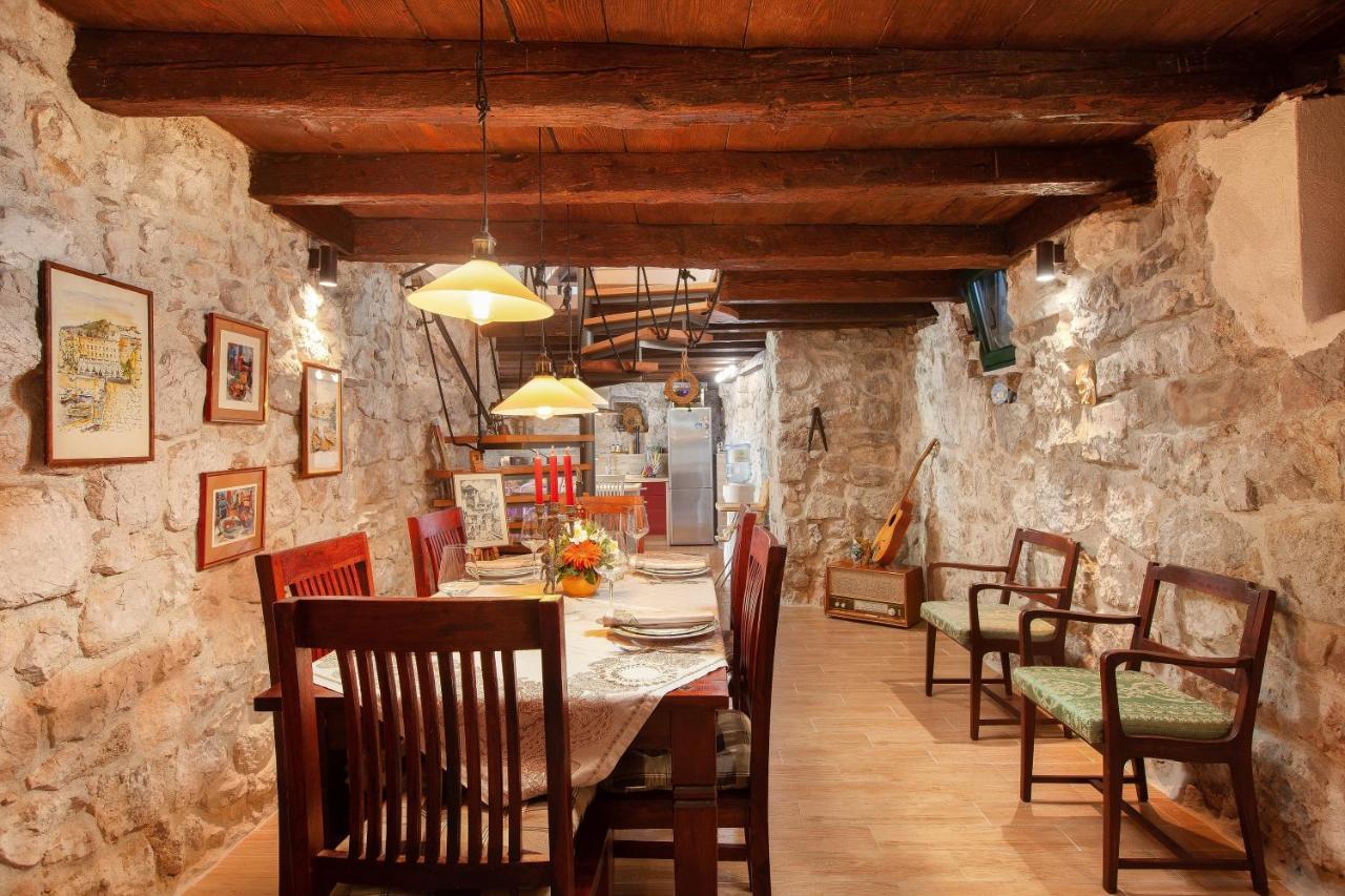 19th Century Stone Art House In Nature Park Villaer *