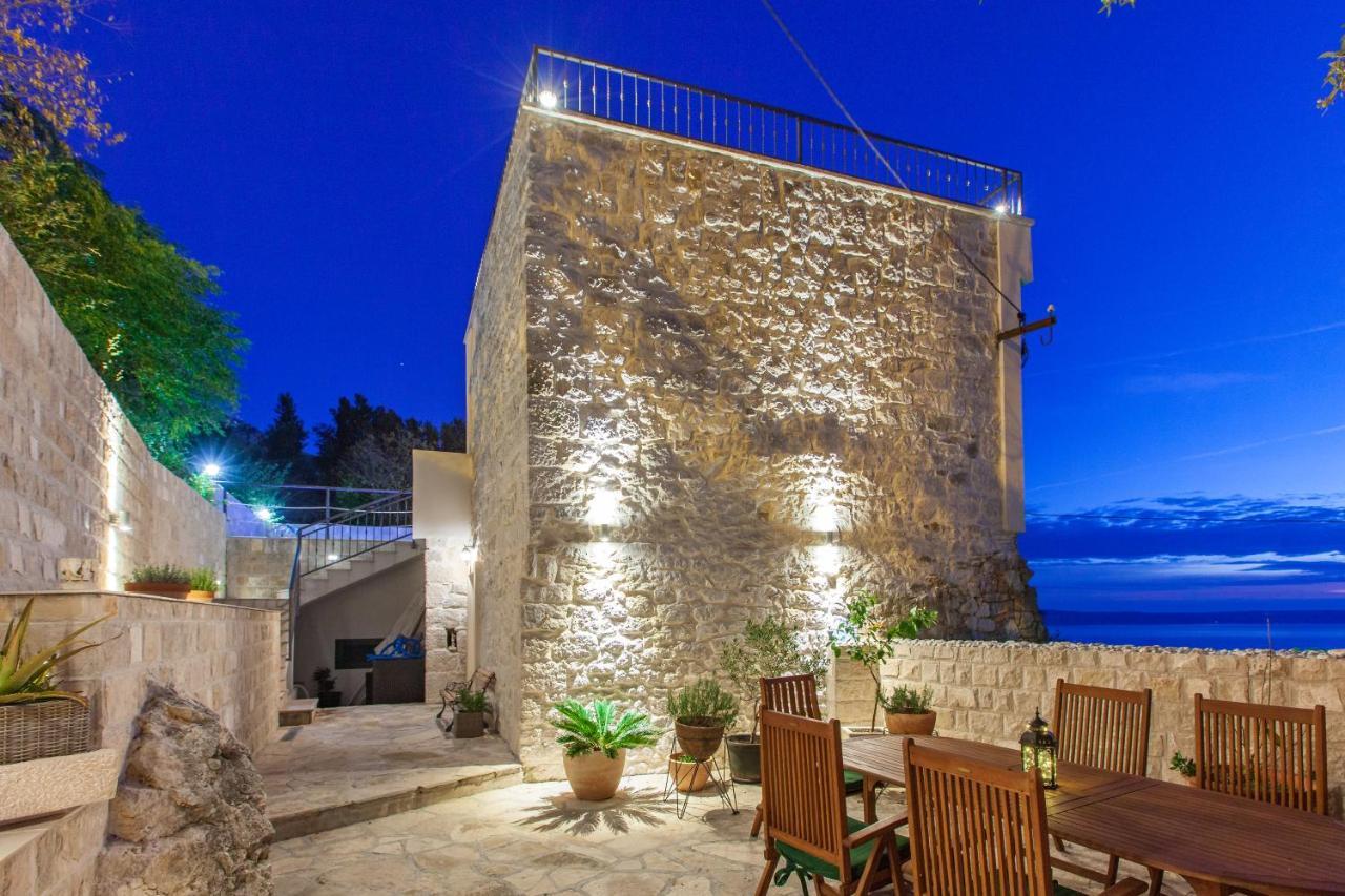 19th Century Stone Art House In Nature Park Villaer *
